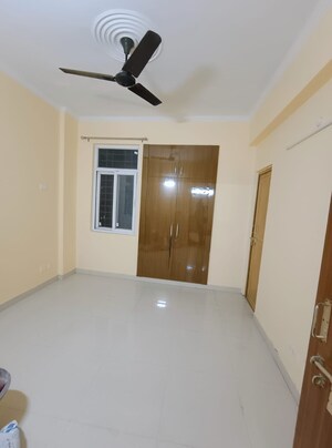 Room in 3 BHK Apartment at Aravali Enclave, Vrindavan Yojna – for Rent
