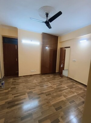 Room in 3 BHK Apartment at Aravali Enclave, Vrindavan Yojna – for Rent
