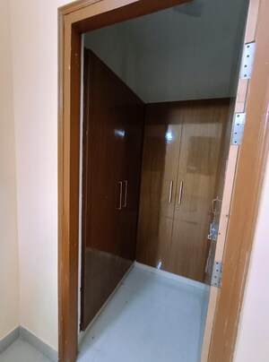 Room in 3 BHK Apartment at Aravali Enclave, Vrindavan Yojna – for Rent