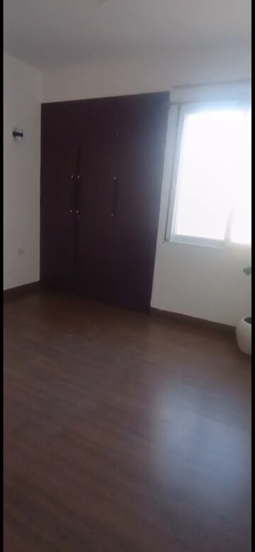 Room in 3 BHK Apartment at Conscient Heritage One, Sector 62 – for Rent