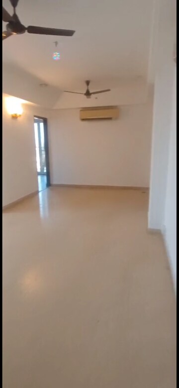 Room in 3 BHK Apartment at Conscient Heritage One, Sector 62 – for Rent