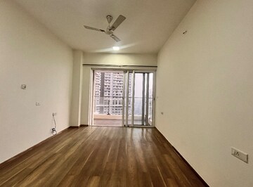 Room in 3 BHK Apartment at L&T Crescent Bay T2, Parel – for Rent