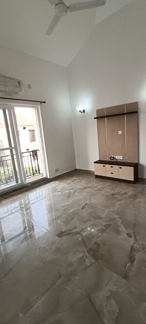 2 BHK Apartment For Rent in Amrapali Heartbeat City, Sector 107