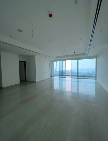 Room in 3 BHK Apartment at K Raheja Modern Vivarea, Mahalaxmi – for Rent