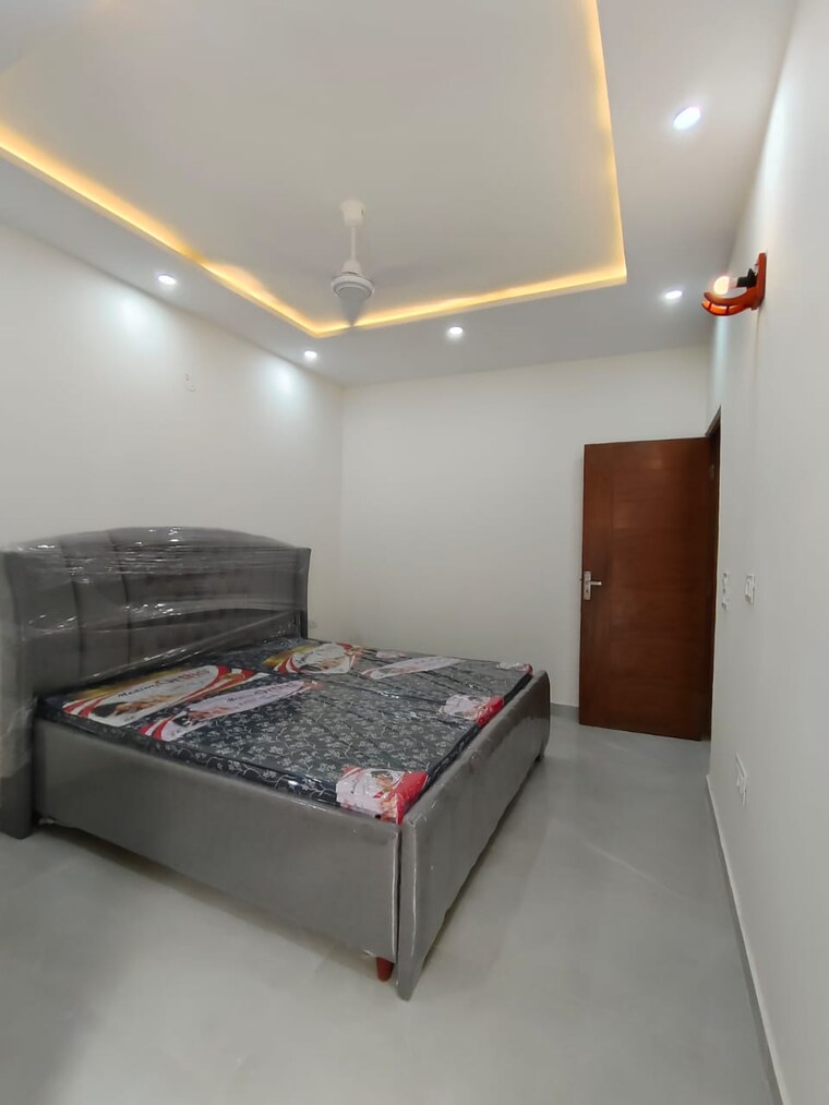 Bedroom, skynet-towers 3 Bedroom 1350 Sq.Ft. Apartment In Patiala Road Zirakpur 10099069