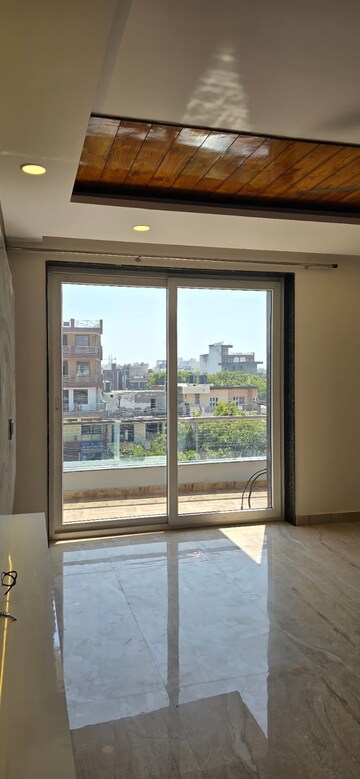Room in 4 BHK Builder Floor at Sector 21d – for Rent