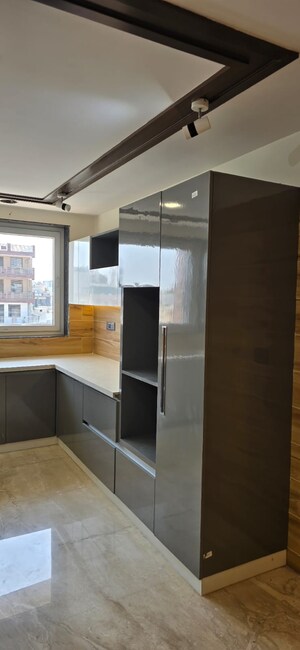 Team Area in 4 BHK Builder Floor at Sector 21d – for Rent