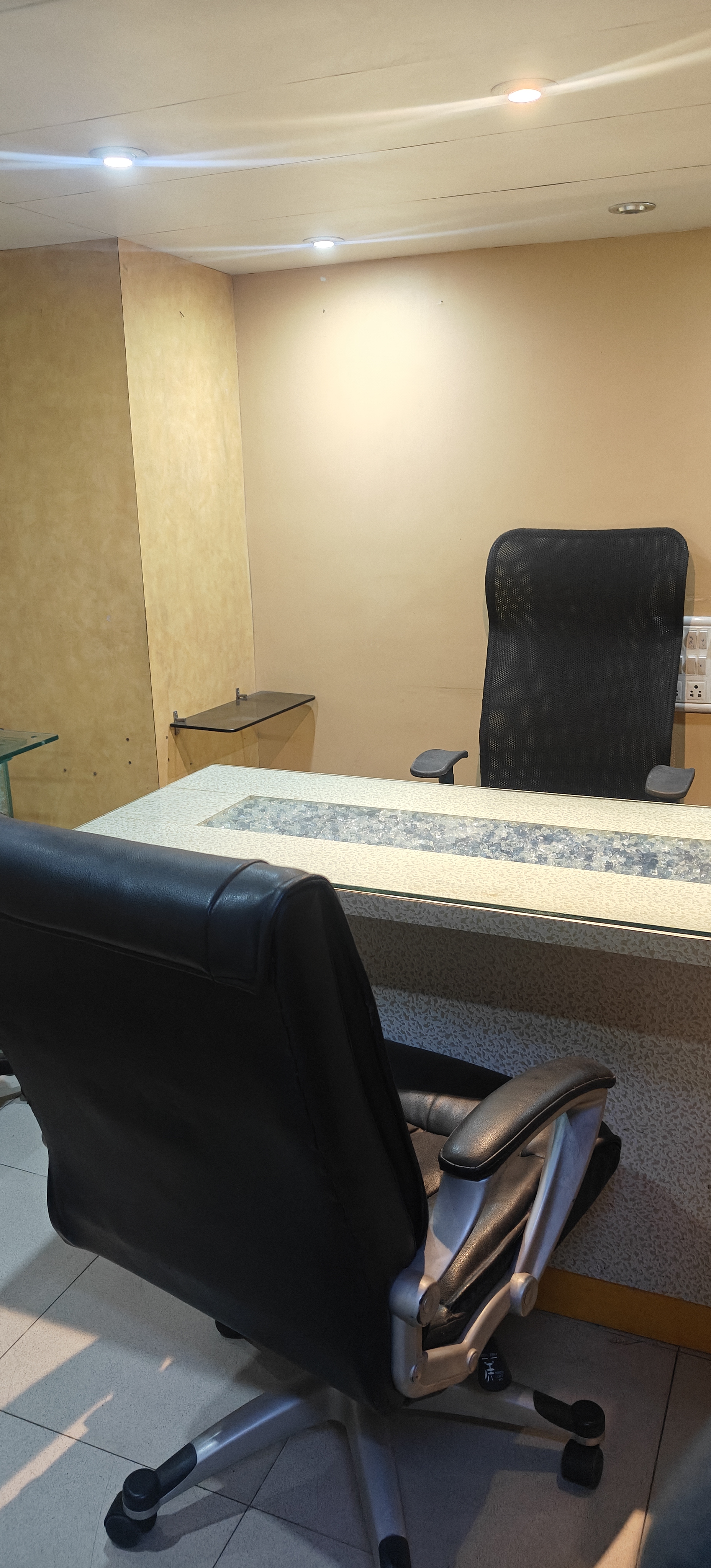 Office Space For Rent in Om Heera Panna Mall