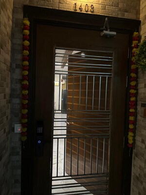 Bathroom in 4 BHK Apartment at Bestech Park View City 1, Sector 48 – for Rent