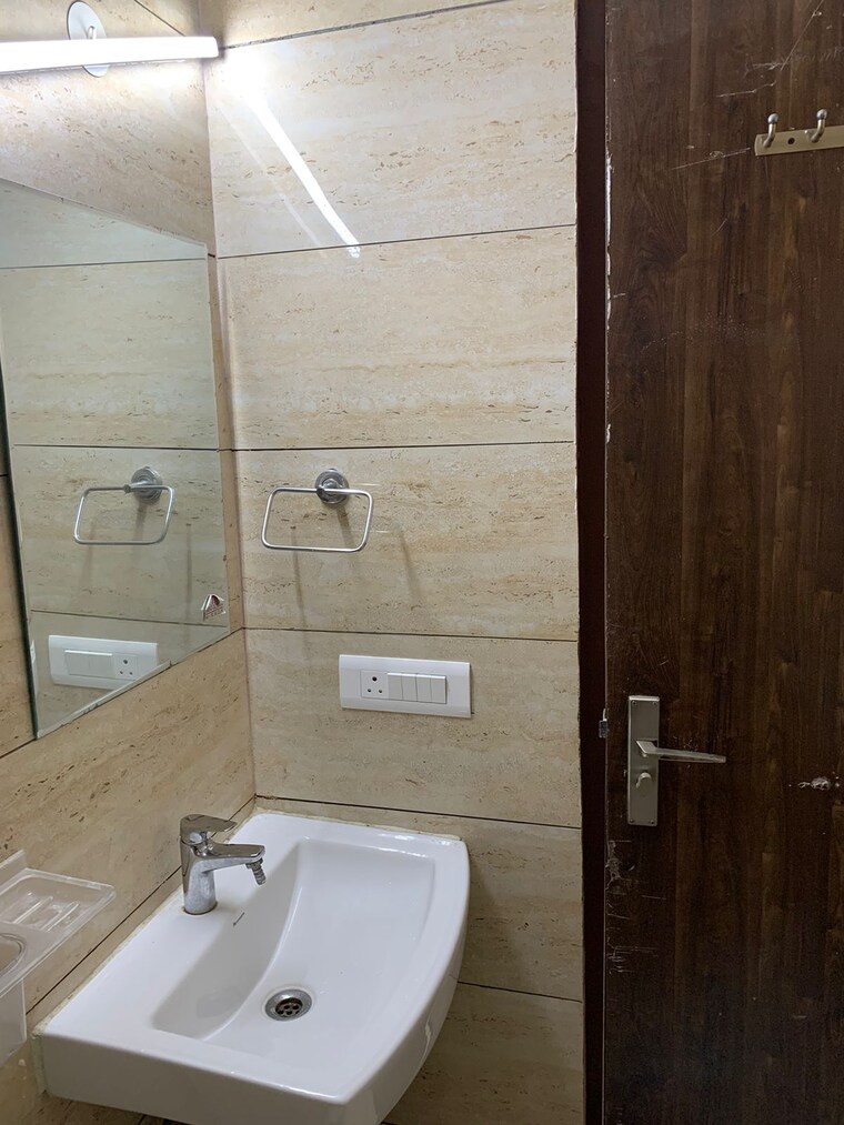 Bathroom, mahagun-moderne 3 Bedroom 1550 Sq.Ft. Apartment In Sector 78 Noida 10103048
