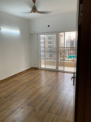 Room in 3 BHK Apartment at Mahagun Moderne, Sector 78 – for Rent