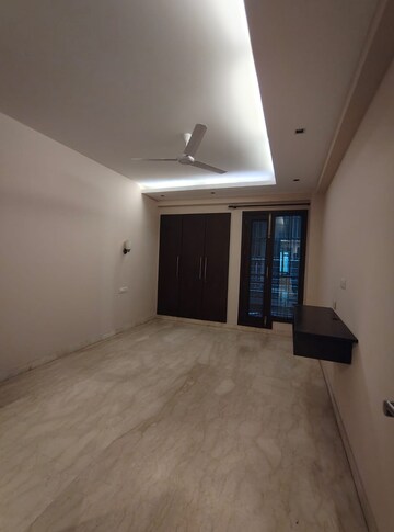Room in 3.5 BHK Builder Floor at Panchsheel Enclave – for Rent