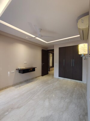 Room in 3.5 BHK Builder Floor at Panchsheel Enclave – for Rent