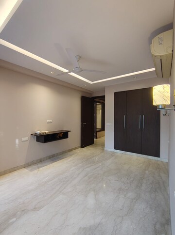 Room in 3.5 BHK Builder Floor at Panchsheel Enclave – for Rent