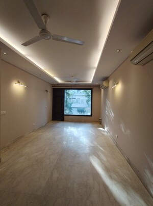 Room in 3.5 BHK Builder Floor at Panchsheel Enclave – for Rent