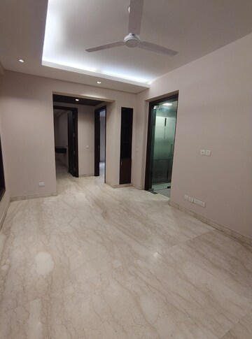 Room in 3.5 BHK Builder Floor at Panchsheel Enclave – for Rent