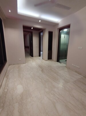 Room in 3.5 BHK Builder Floor at Panchsheel Enclave – for Rent