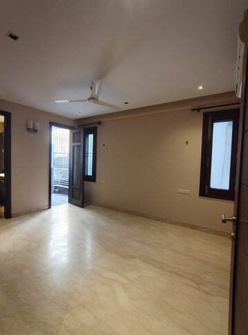 Room in 3.5 BHK Builder Floor at Panchsheel Enclave – for Rent