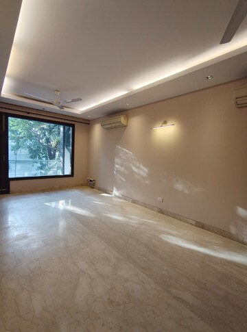Room in 3.5 BHK Builder Floor at Panchsheel Enclave – for Rent
