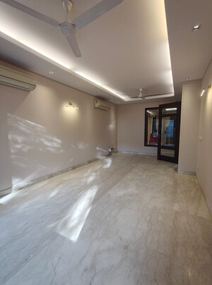 Room in 3.5 BHK Builder Floor at Panchsheel Enclave – for Rent