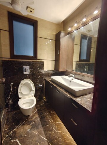 Team Area in 3.5 BHK Builder Floor at Panchsheel Enclave – for Rent