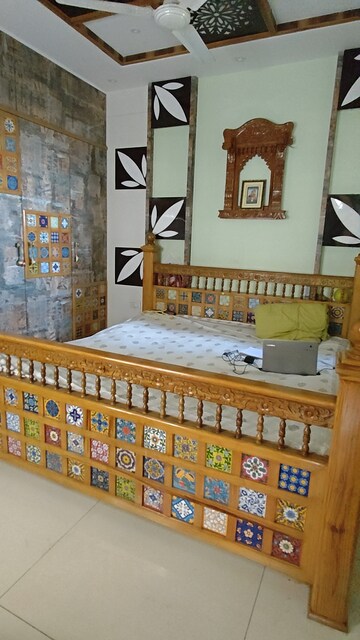 Room in 2 BHK Apartment at Amanora Future Towers, Hadapsar – for Rent