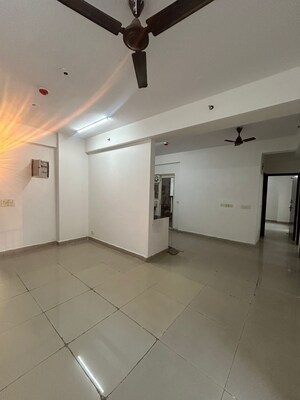 Room in 2.5 BHK Apartment at Panchsheel Greens, Sector 16 Greater Noida – for Sale