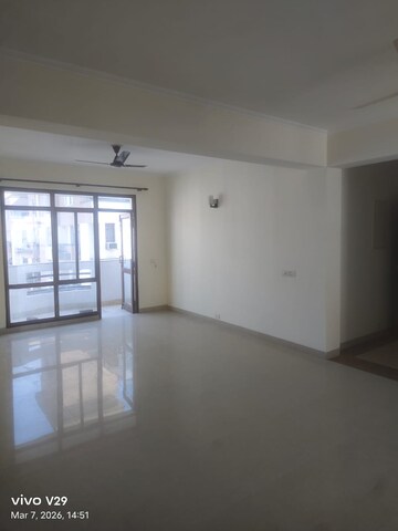 Room in 3 BHK Apartment at Pioneer Araya, Sector 62 – for Rent