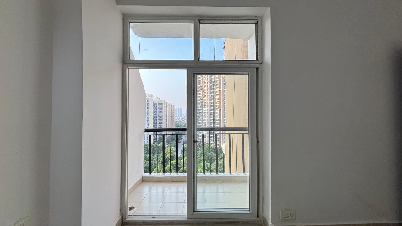 2 BHK 875 Sq.Ft. Apartment in Ajnara Le Garden Phase II