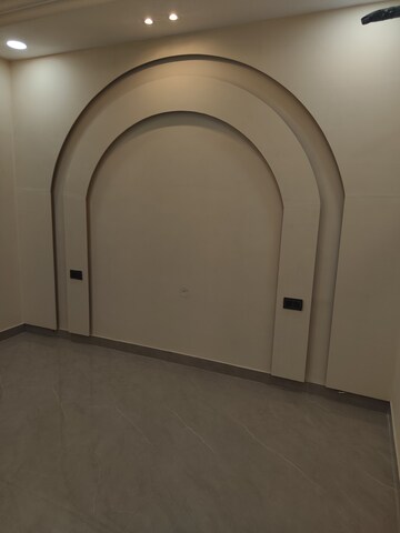 Building Lobby in 3 BHK Builder Floor at BPTP District 3, Sector 85 – for Sale