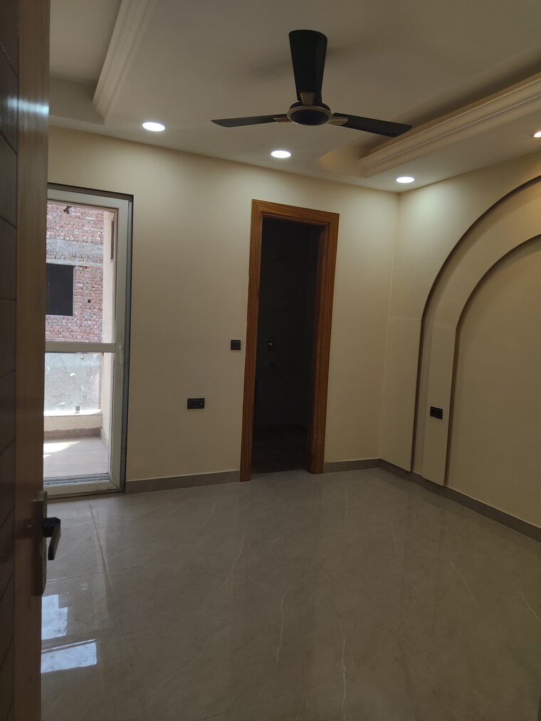 Room, bptp-district-3 3 Bedroom 180 Sq.Yd. Builder Floor In Sector 85 Faridabad 10105889