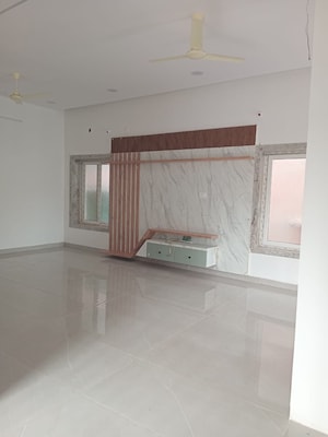 Room in 3 BHK Builder Floor at Saroor Nagar – for Rent