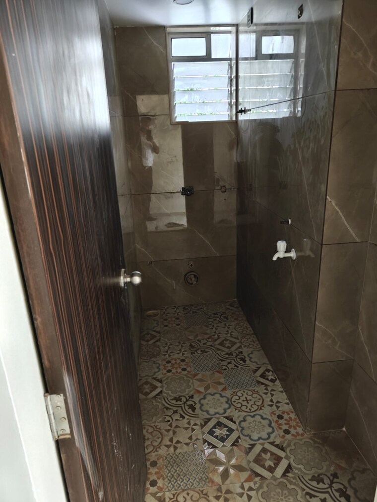 Bathroom, hatdia-ison-height 2 Bedroom 720 Sq.Ft. Apartment In Lower Parel Mumbai 10106302