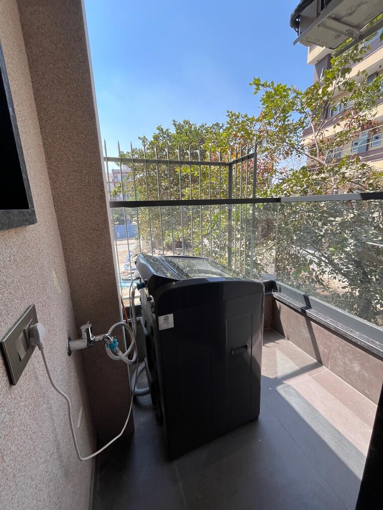 Balcony, hong-kong-bazaar 1 Bedroom 650 Sq.Ft. Builder Floor In Sector 57 Gurgaon 10106315