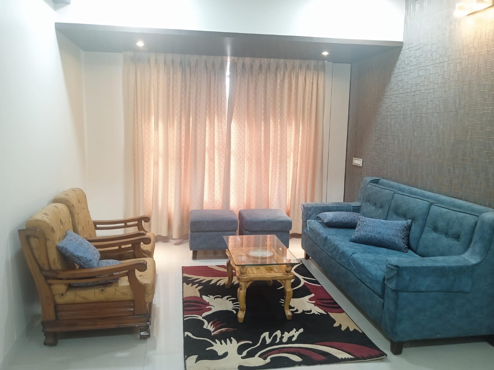 2 BHK 850 Sq.Ft. Apartment in Satellite Royale