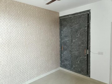 Room in 2.5 BHK Apartment at M3M Woodshire, Sector 107 – for Rent