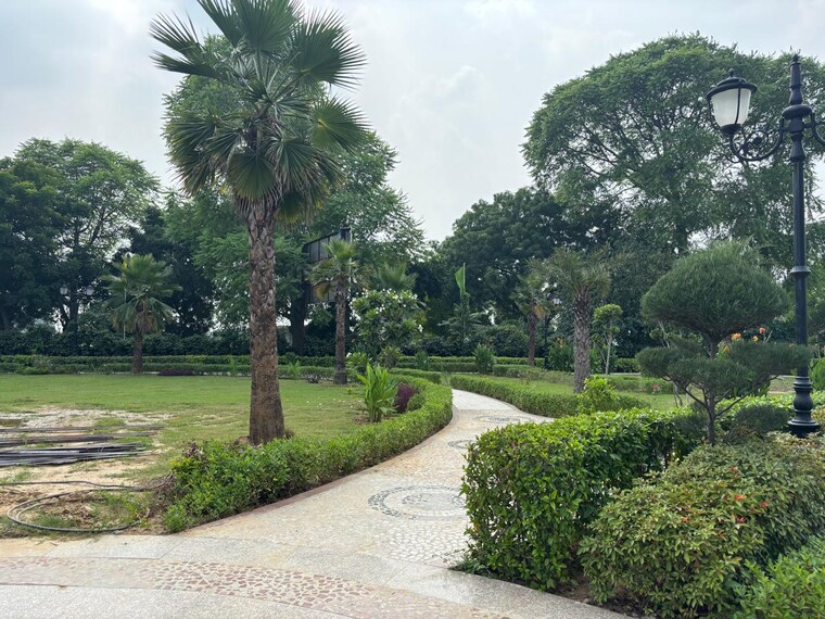 Garden, bptp-parklands  250 Sq.Yd. Plot In Sector 76 Faridabad 10106435