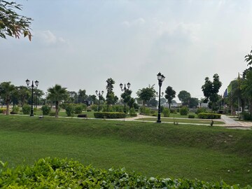  Plot – Garden View at BPTP Parkland Pride, Sector 77 - for Sale