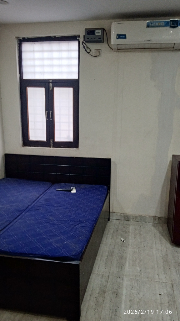 1 Rk  450 Sq.Ft. Builder Floor in Minarch Tower