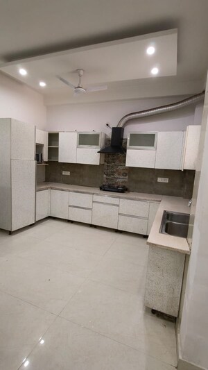 Kitchen in 3 BHK Builder Floor at Saurabh Niwas, Sector 40 – for Rent