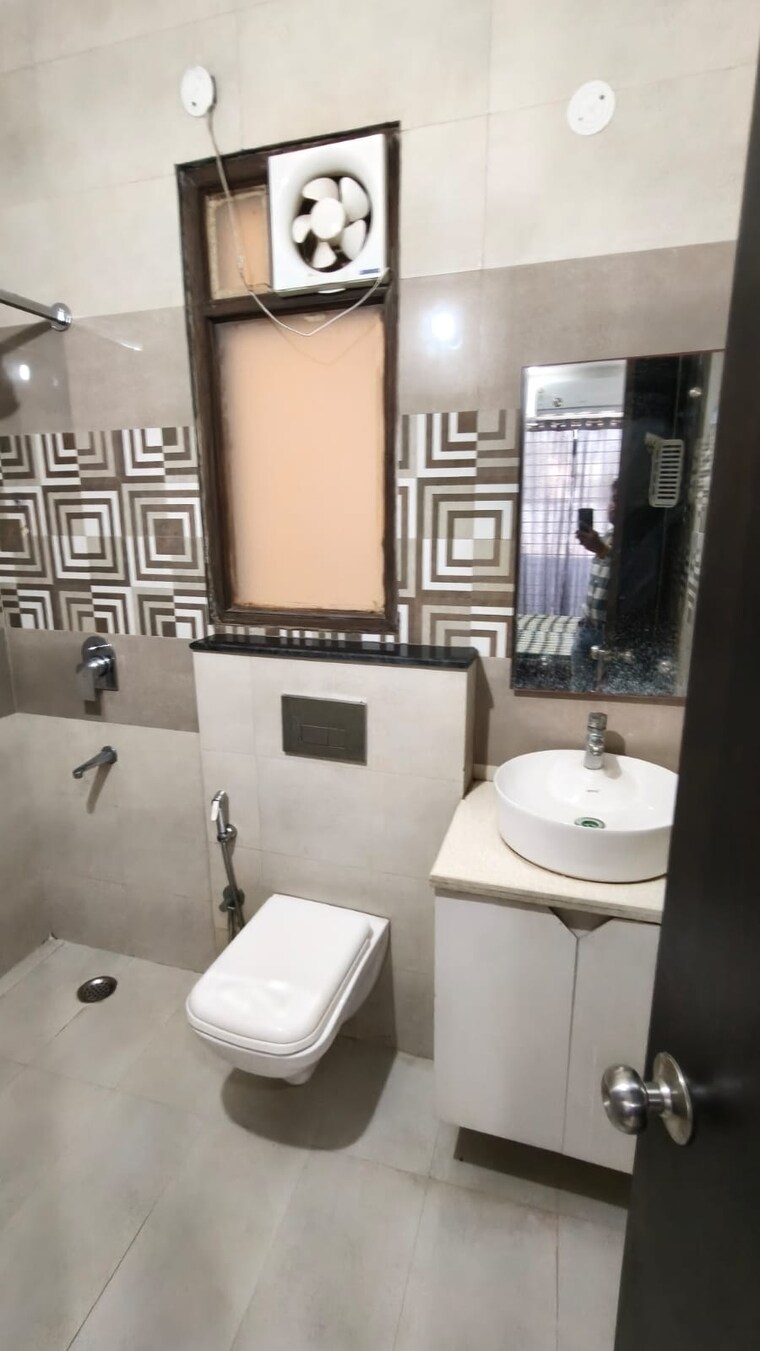 Master Bedroom, saurabh-niwas 3 Bedroom 1550 Sq.Ft. Builder Floor In Sector 40 Gurgaon 10106868