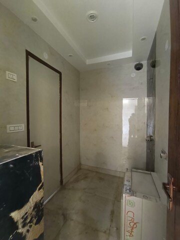 Bathroom in 3 BHK Builder Floor at BPTP District Faridabad, Sector 81 – for Sale