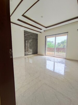 Room in 3 BHK Builder Floor at BPTP District Faridabad, Sector 81 – for Sale