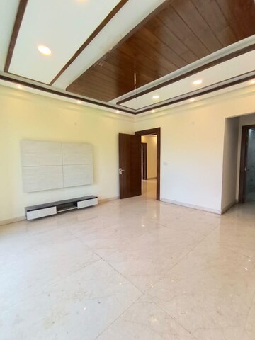Room in 3 BHK Builder Floor at BPTP District Faridabad, Sector 81 – for Sale
