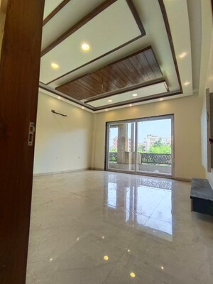 Room in 3 BHK Builder Floor at BPTP District Faridabad, Sector 81 – for Sale