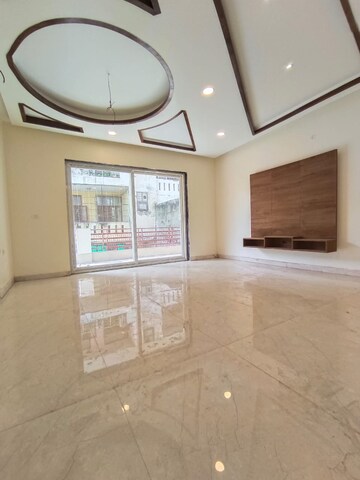 Room in 3 BHK Builder Floor at BPTP District Faridabad, Sector 81 – for Sale