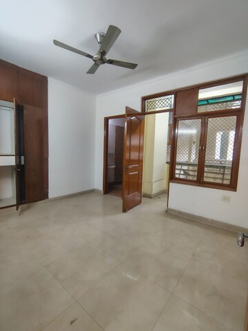 Room in 2.5 BHK Apartment at Rajhans Apartments, Indrapuram – for Sale