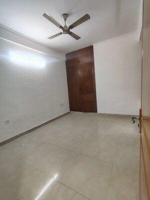 Room in 2.5 BHK Apartment at Rajhans Apartments, Indrapuram – for Sale