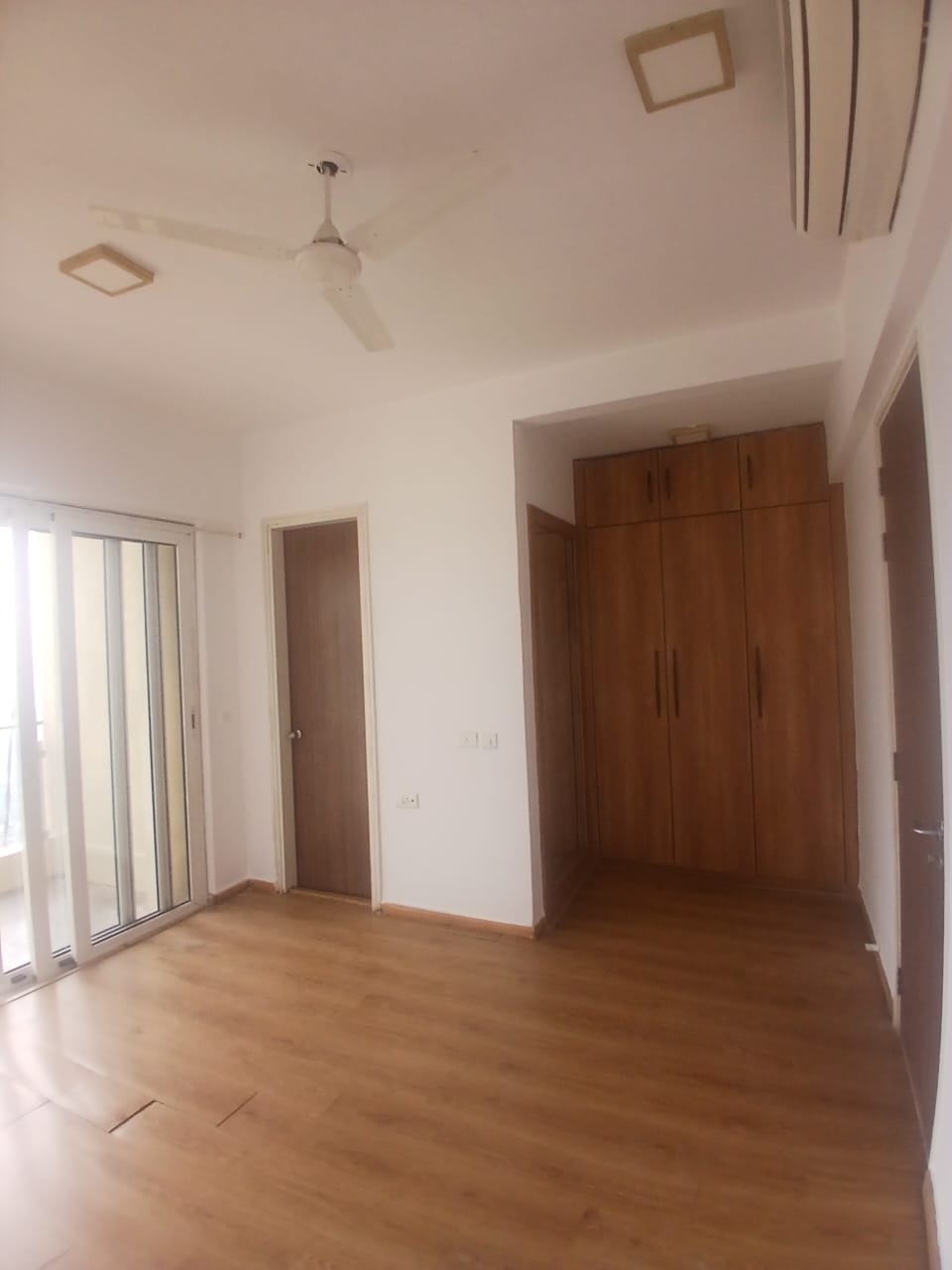 3 BHK 1400 Sq.Ft. Apartment in LnT Crescent Bay T5