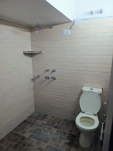 Bathroom in 1 BHK Builder Floor at Ardee City, Sector 52 – for Rent